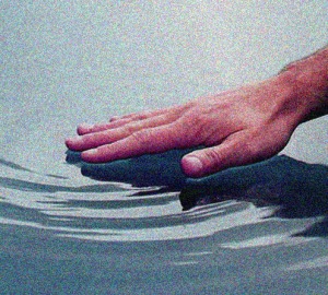 hand_on_water