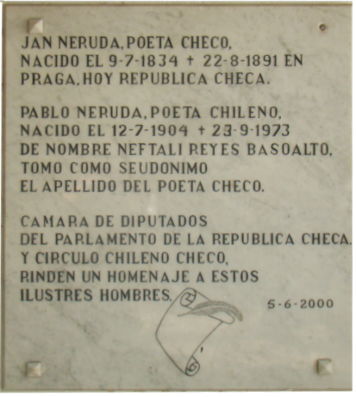 Placa da versão tcheca sobre a adoção do nome Neruda. O poeta não confirmou, nem desmentiu